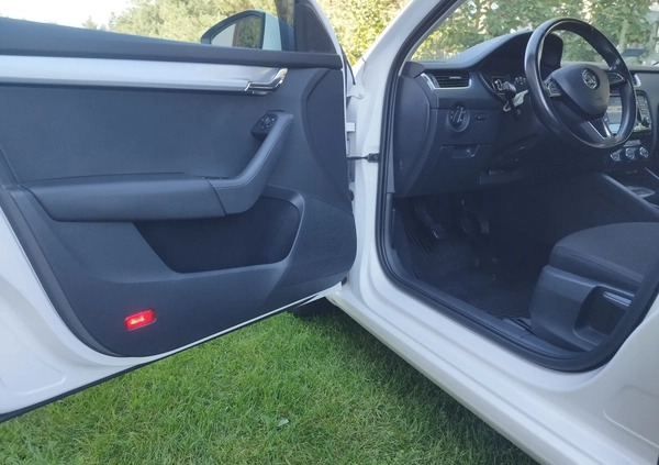 Skoda Octavia cena 34900 przebieg: 268000, rok produkcji 2015 z Skierniewice małe 529